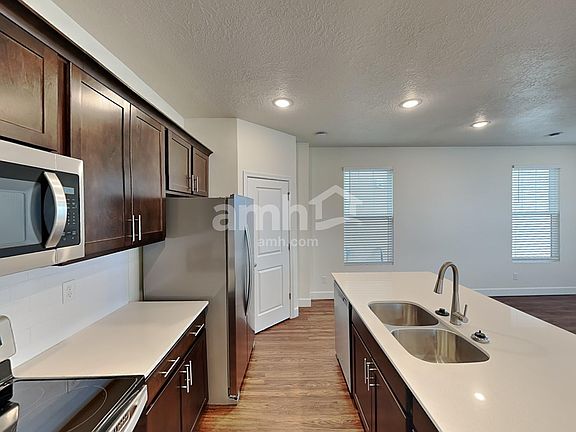 3rd image of 11086 S Trocadero Ave