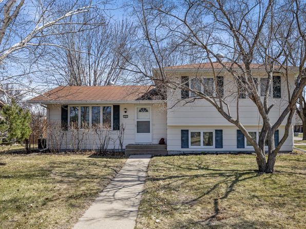 3201 Evergreen Rd N, Fargo, ND 58102