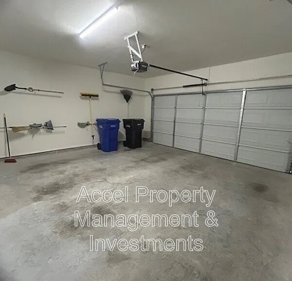 2325 N Peking St — Photo 18
