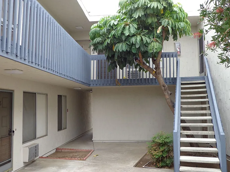 4423 Menlo Ave — Photo 8