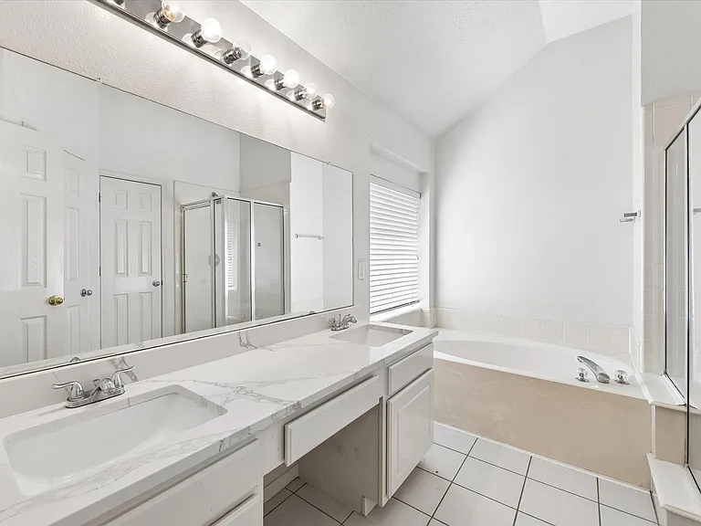 9714 Shadowglade Ct — Photo 6