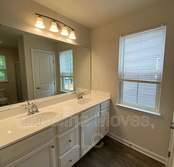 8 Willomere Way — Photo 18