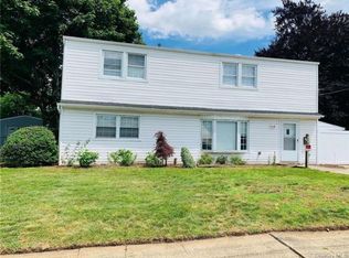 23 Ginny Ln, Bethpage, NY 11714