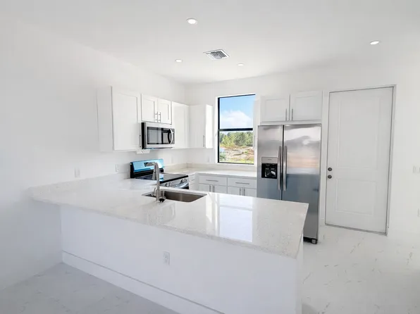 830 Holmes Ave, Lehigh Acres, FL 33974