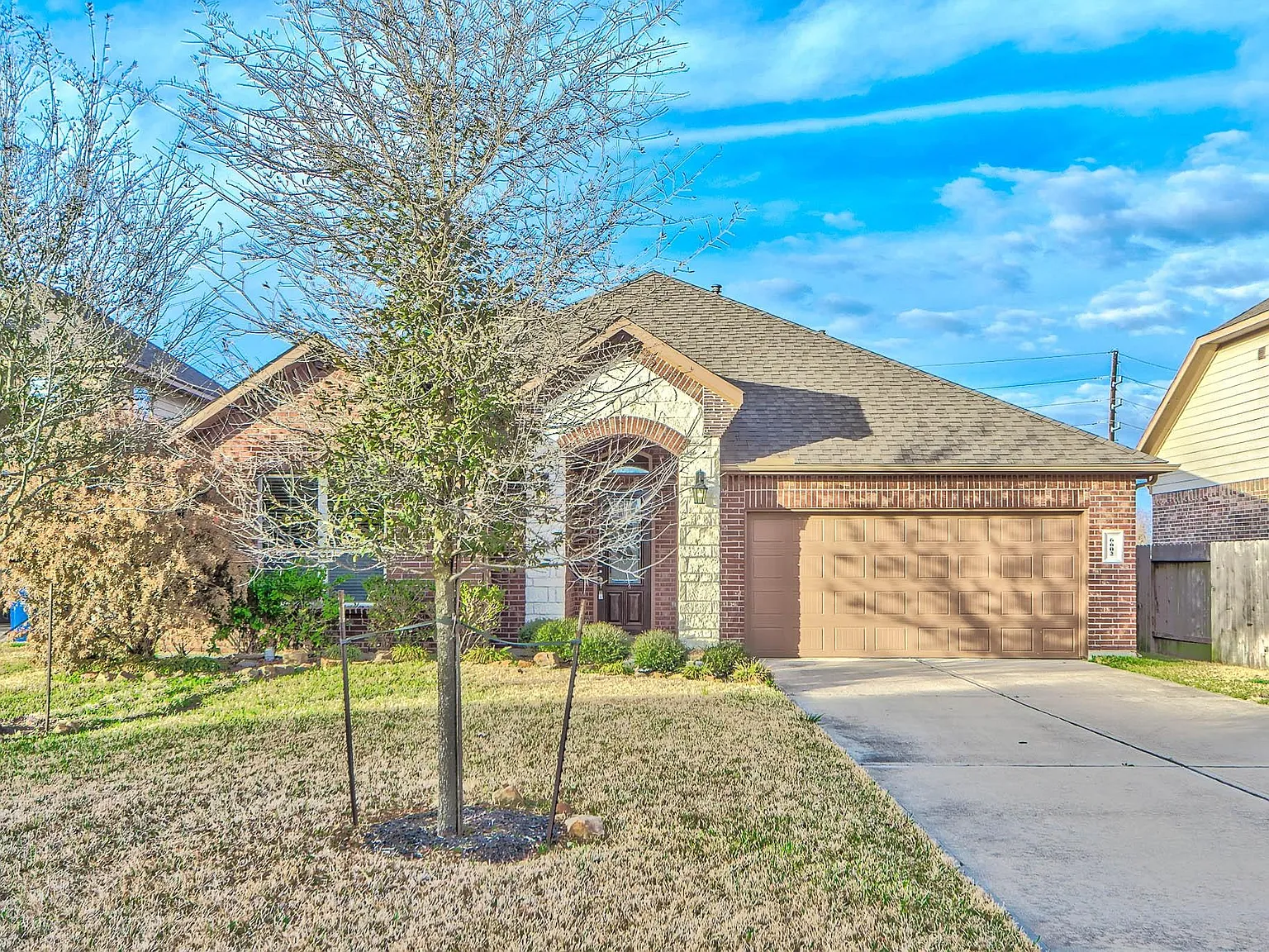 3 bed, 2.5 bath, 2564 sqft, $3,600 — Photo 3