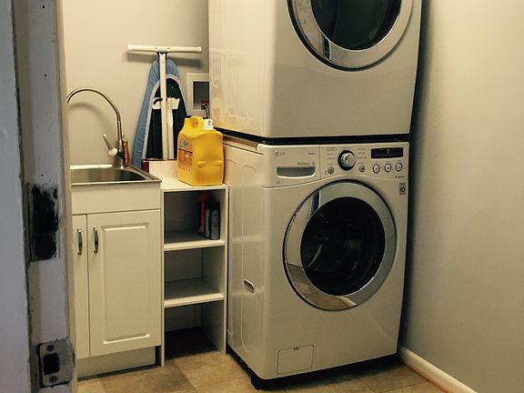 mud room, HE wash/dry