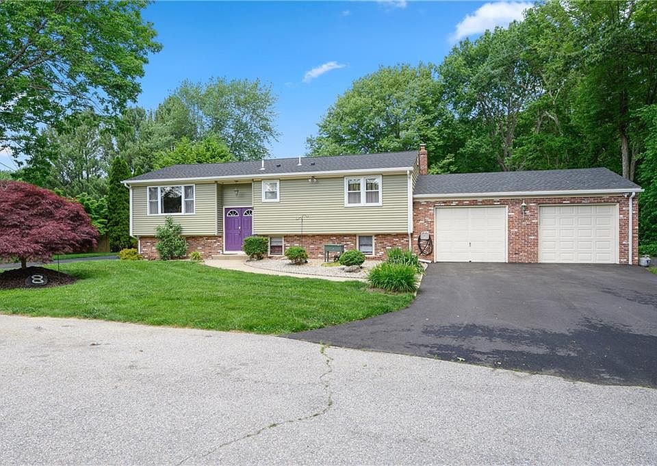 1st image of 8 Baldwin Dr