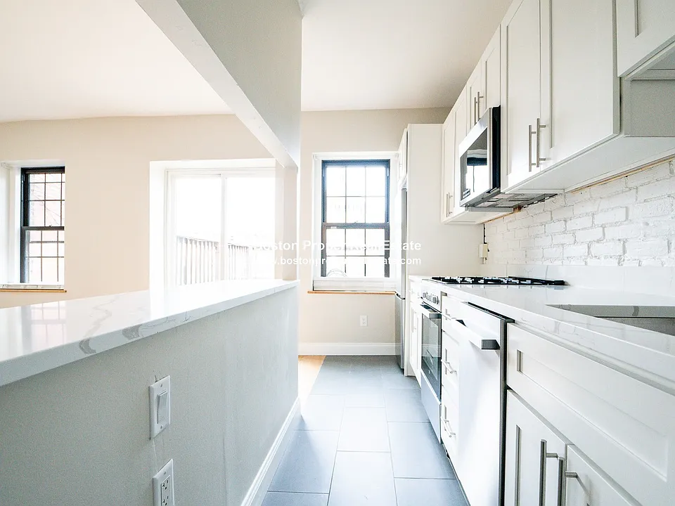 173 Saint Botolph St #2