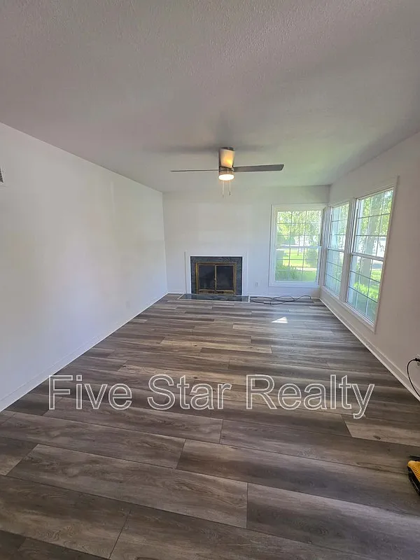 2 bed, 1.0 bath, 900 sqft, $1,450 — Photo 2