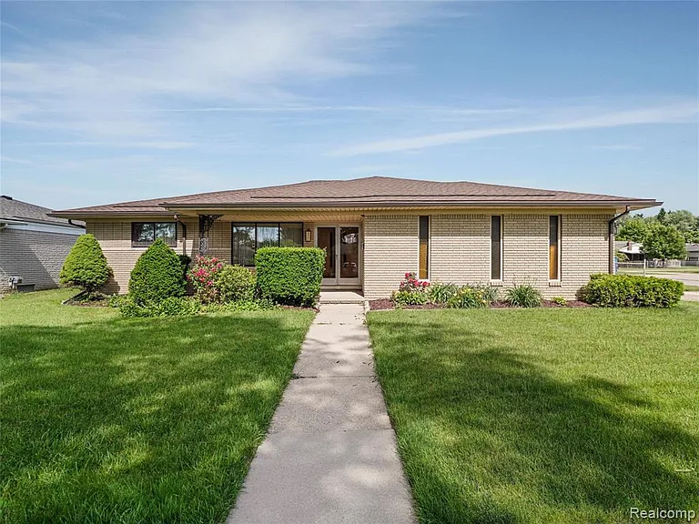 28506 Steele Dr — Photo 3