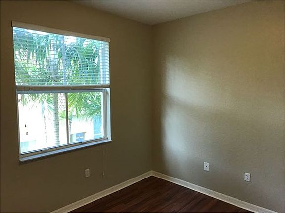 5th image of 418 Lake Monterey Cir