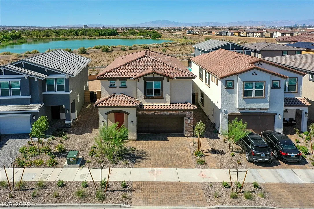 5 bed, 3.0 bath, 2946 sqft, $3,200 — Photo 1