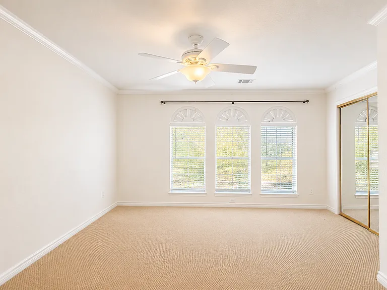 810 Pearl Dr — Photo 3