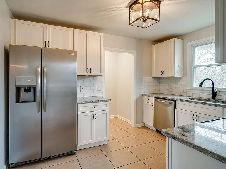 539 Northcrest Dr — Photo 11
