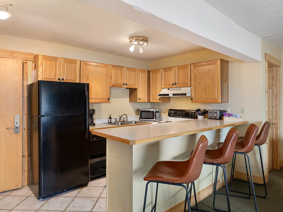 Kitchen | Breakfast Bar for 4
