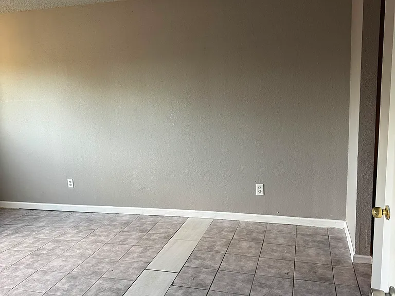 22 Martinique Ct — Photo 5