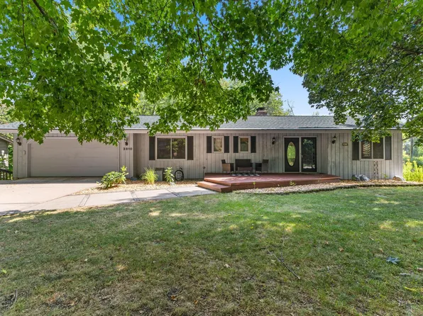 3810 Bassett Creek Dr, Golden Valley, MN 55422