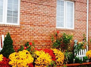 10221 Rau Ct, Jamaica, NY 11414