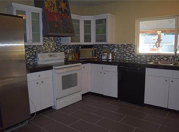 2nd image of 3139 Furneaux Ln