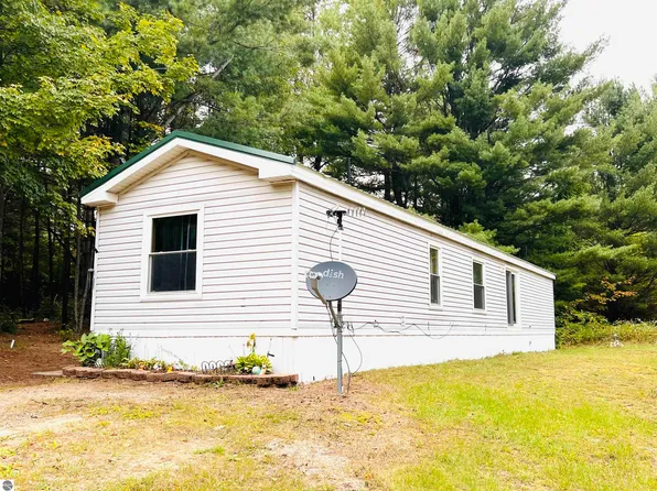 785 E 46th Rd, Cadillac, MI 49601