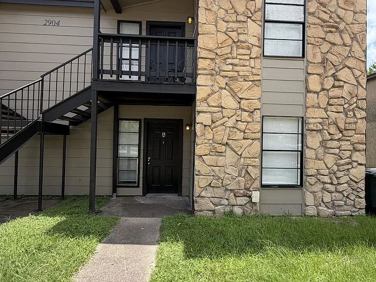 2904 Prairie Flower Cir #A — Photo 9