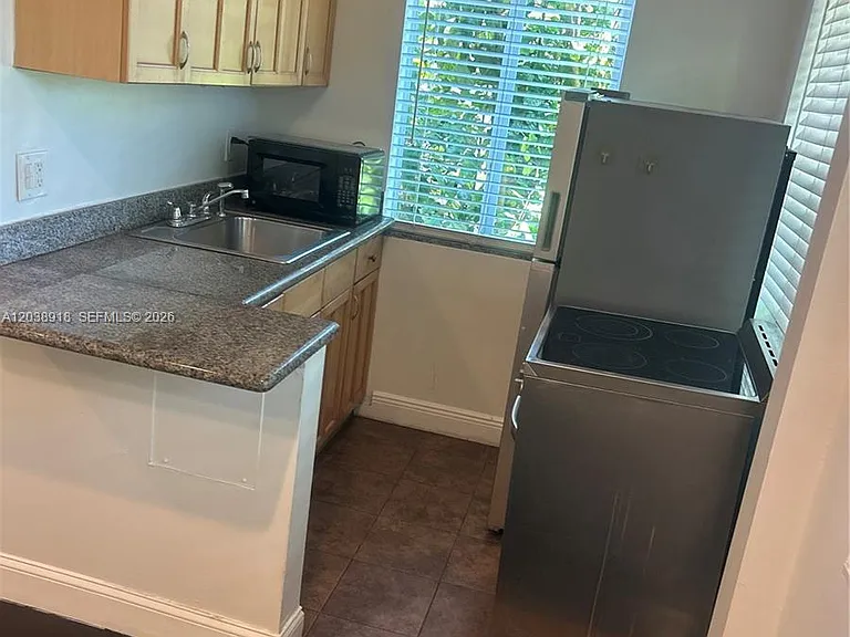 8260 Byron Ave #5 — Photo 3