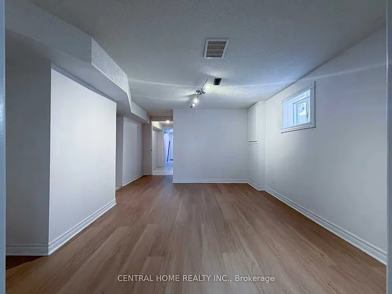 11 Tineta Cres #BASEMENT — Photo 3