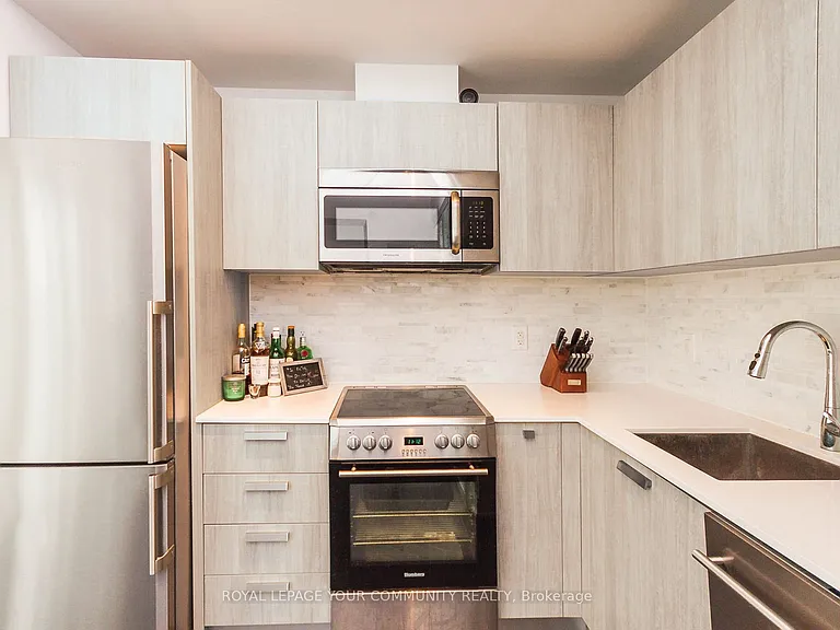 42 Charles St E #2610 — Photo 9