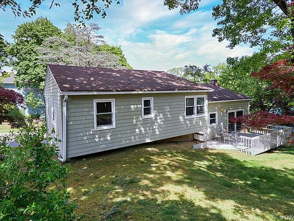 3rd image of 72 Hickory Hill Drive
