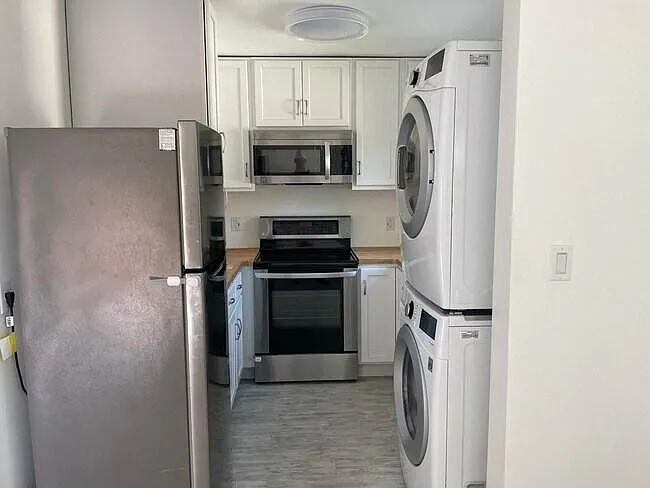35 SW 6th St #3 — Photo 4
