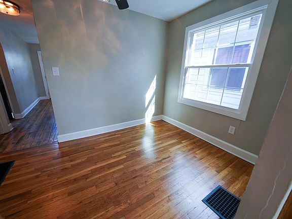 4th image of 2217 Fort St