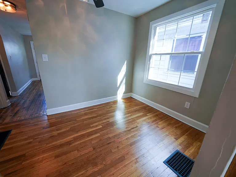 2217 Fort St — Photo 4