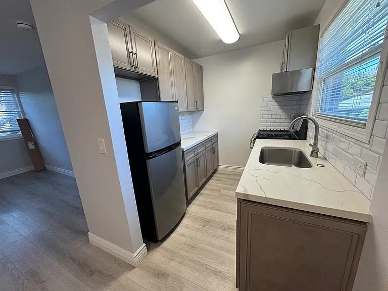 336 Lincoln Ave #B — Photo 6