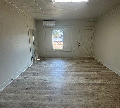 4th image of 503 E 12th St