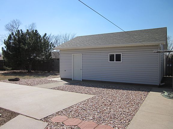 4th image of 3715 Hillcrest Dr