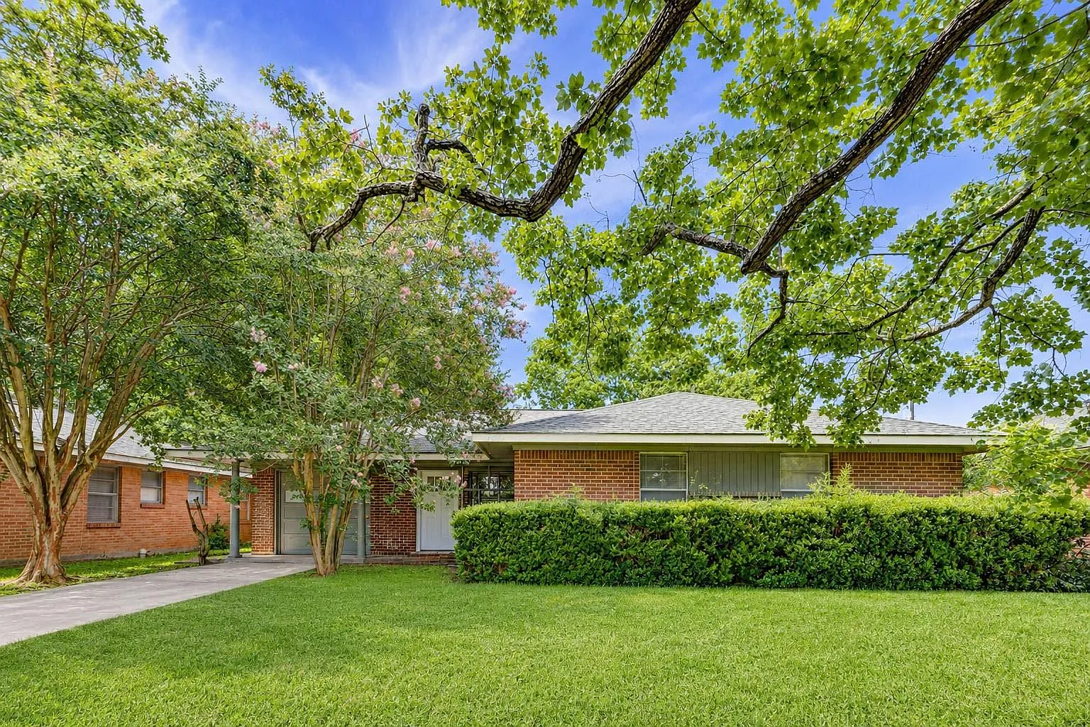 3 bed, 1.5 bath, 1182 sqft, $1,995 — Photo 1