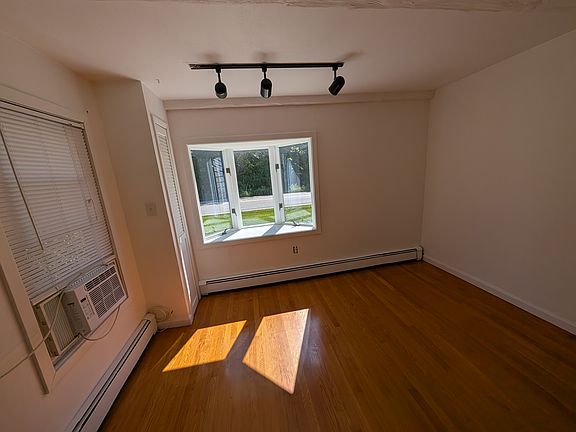 3rd image of 461 Hill St
