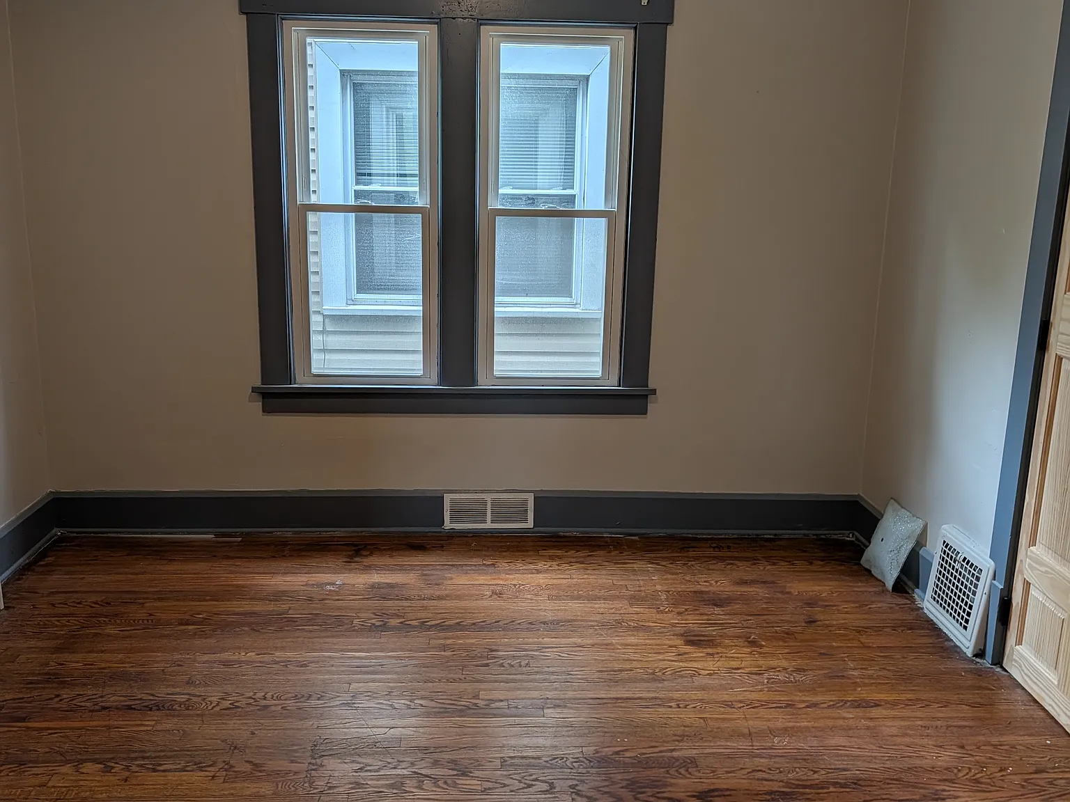 1371 Stark Ave SW — Photo 2