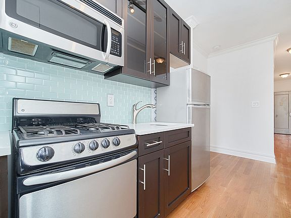 5th image of 10 Morton St APT 6e