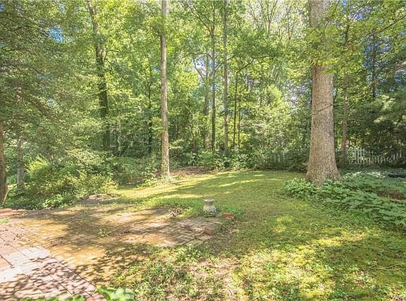 5th image of 1741 Lancashire Dr