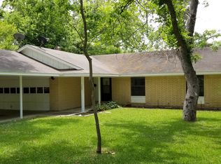 709 E 8th St, Cameron, TX 76520
