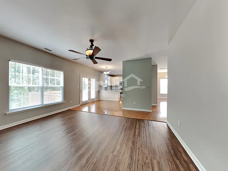 1525 Essexwood Dr — Photo 7