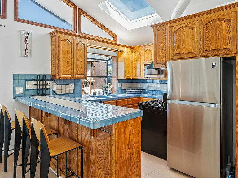 208 Marine Ave — Photo 5