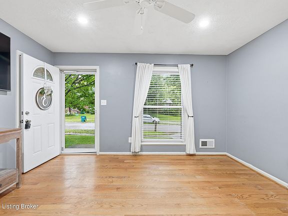4th image of 10203 Waycross Ave