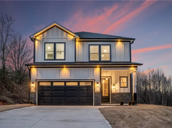 123 Moore St, Easley, SC 29642