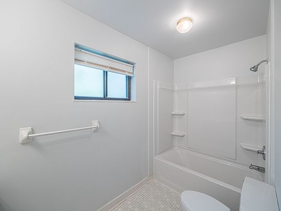 4th image of 6335 Beechmont Ave #4