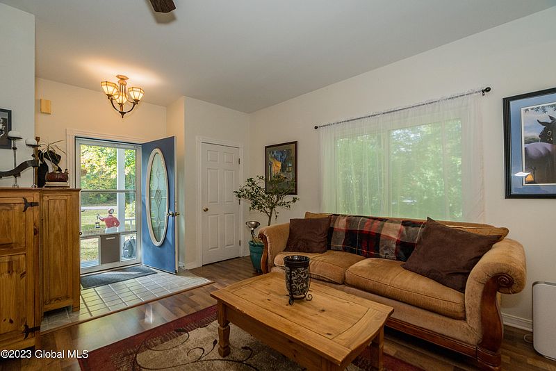 3rd image of 10 White Birch Lane