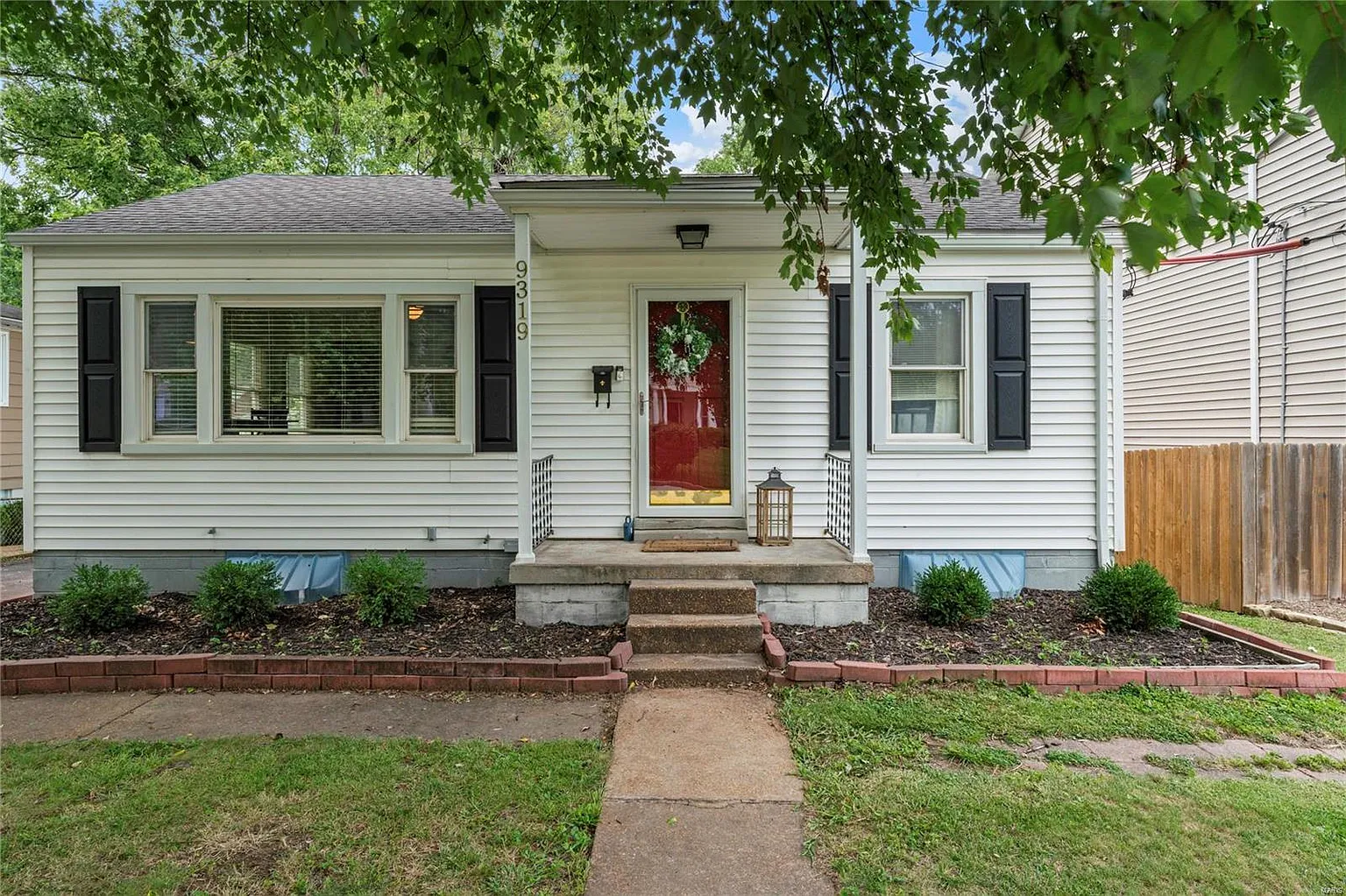9319 Berry Ave photo 1