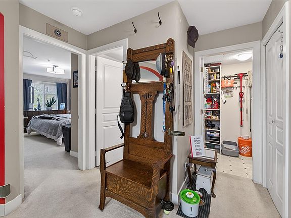 4th image of 799 Blackberry Rd #204