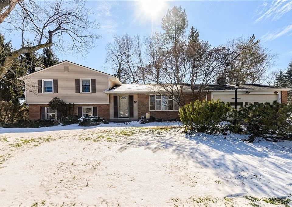 1st image of 27 Horseshoe Ln N